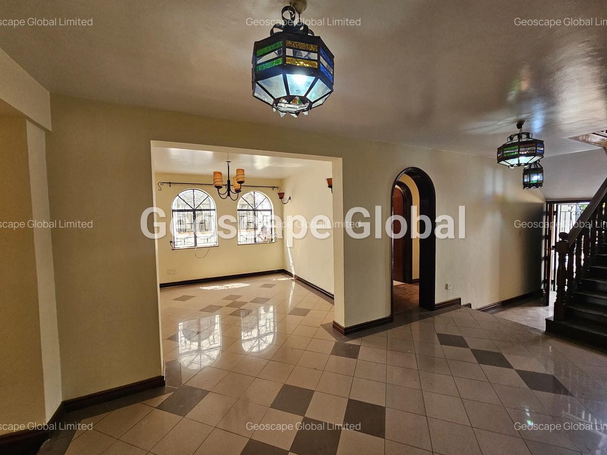 5 Bed House with En Suite in Riverside - 13