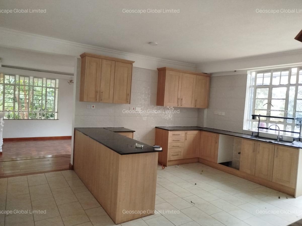 5 Bed House with En Suite in Runda - 2