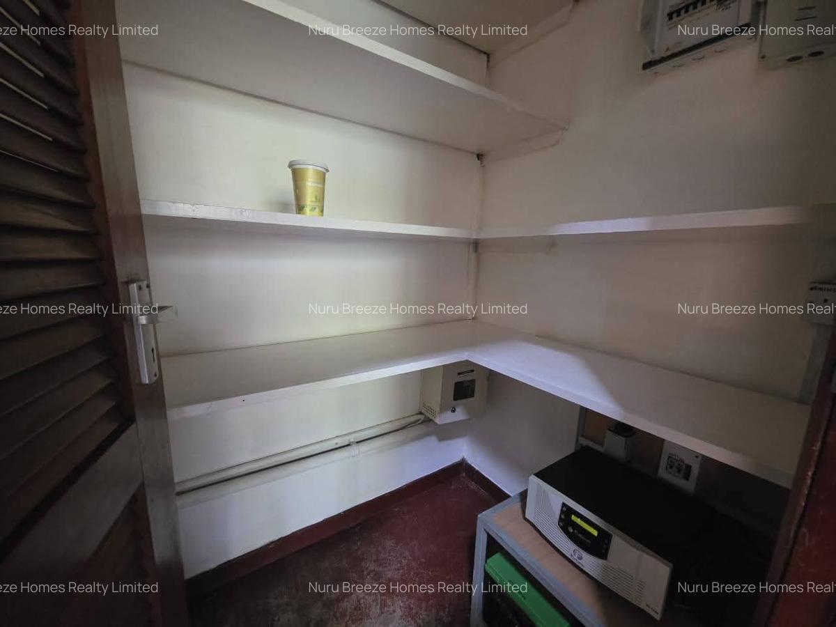 4 Bed House with En Suite in Lake View - 7