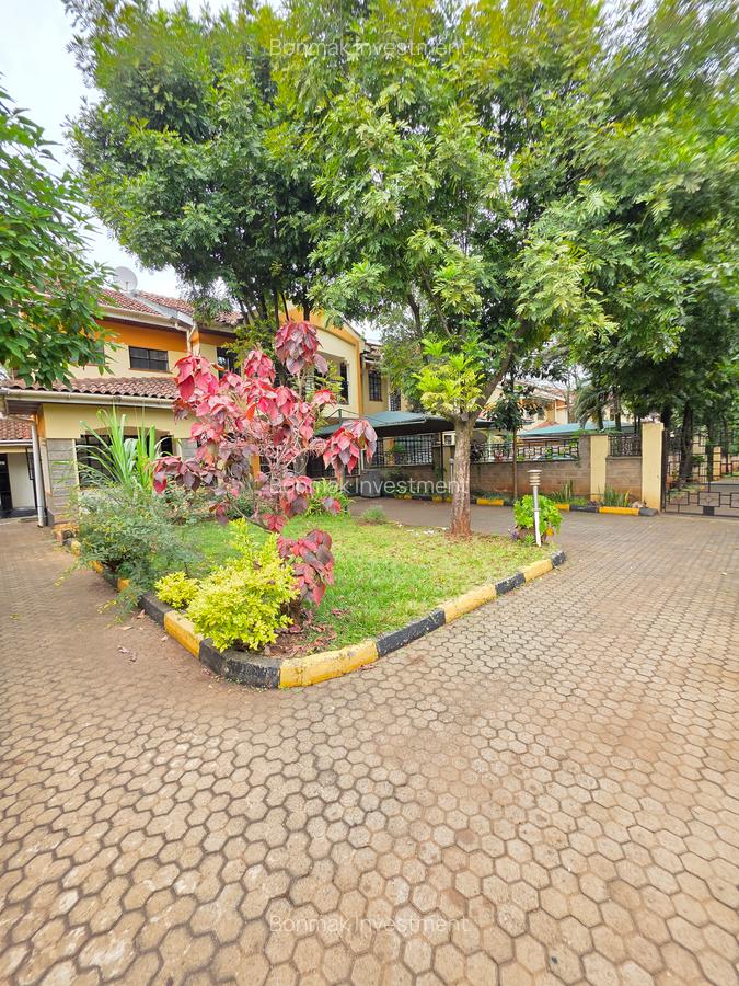 4 Bed Townhouse with En Suite at Lavington Green - 8