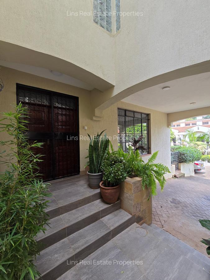 4 Bed Townhouse with En Suite in Spring Valley - 6