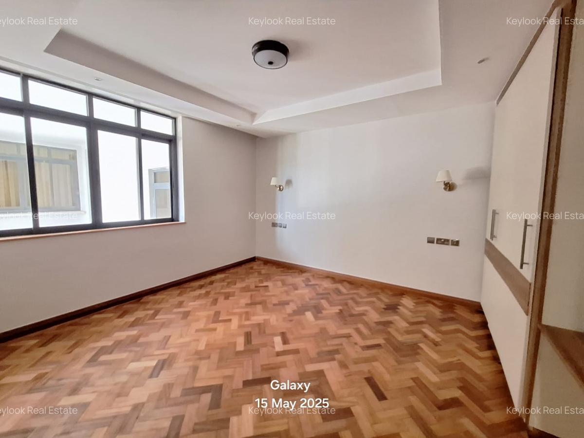 4 Bed Apartment with En Suite at Riverside Drive - 3