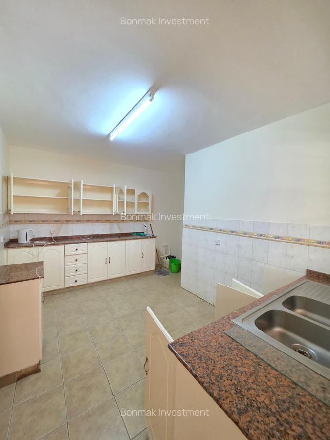 3 Bed Apartment with En Suite at Riverside Drive - 11