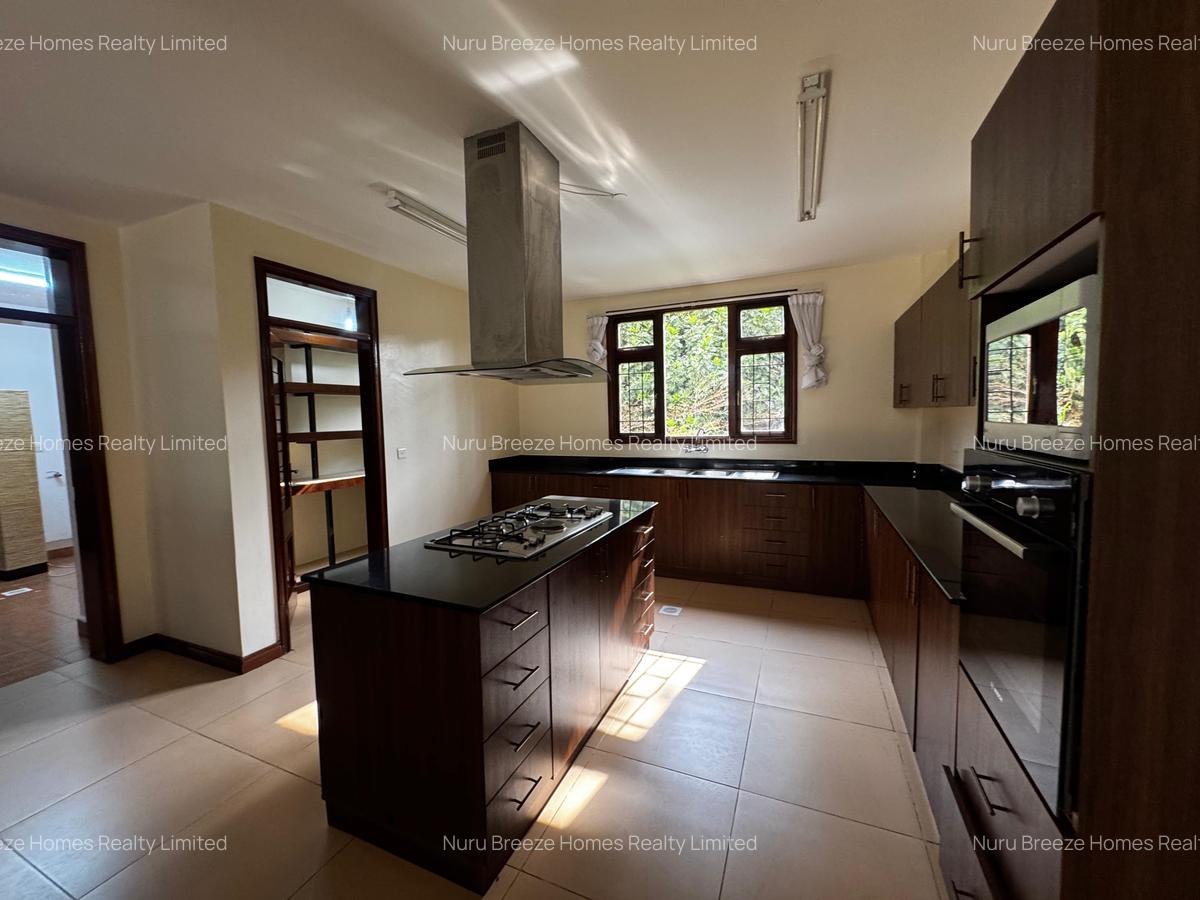 3 Bed Apartment with En Suite in Riverside - 12