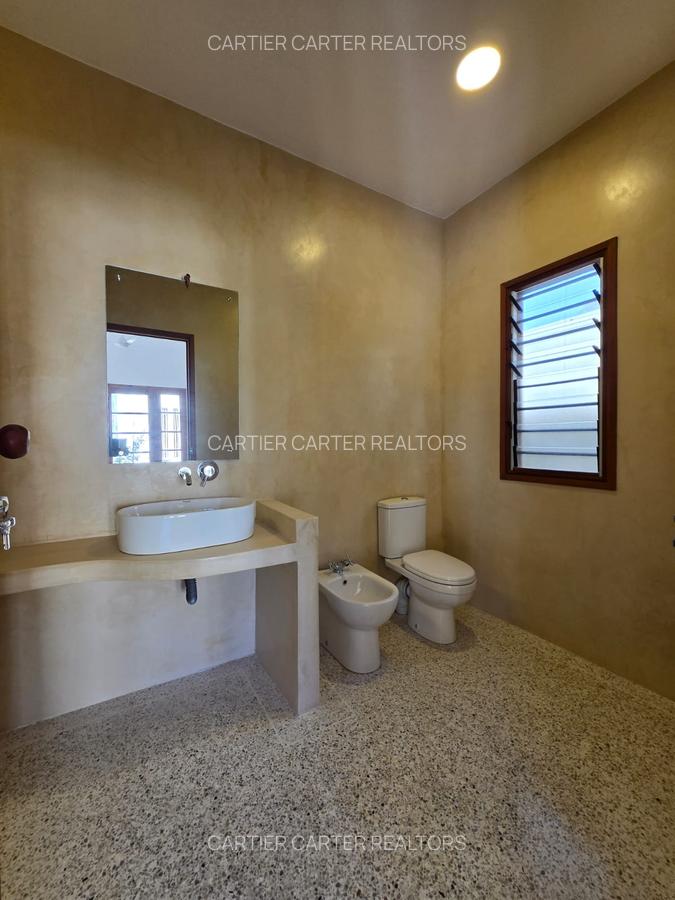 3 Bed Villa with En Suite in Watamu - 10