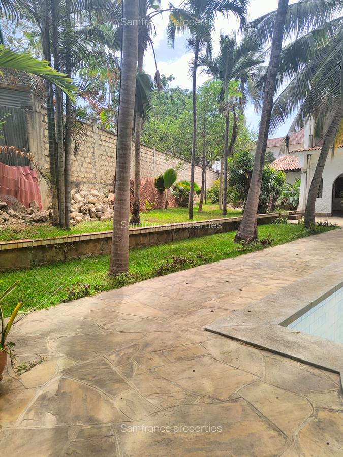 4 Bed Villa with En Suite at Links Road - 6