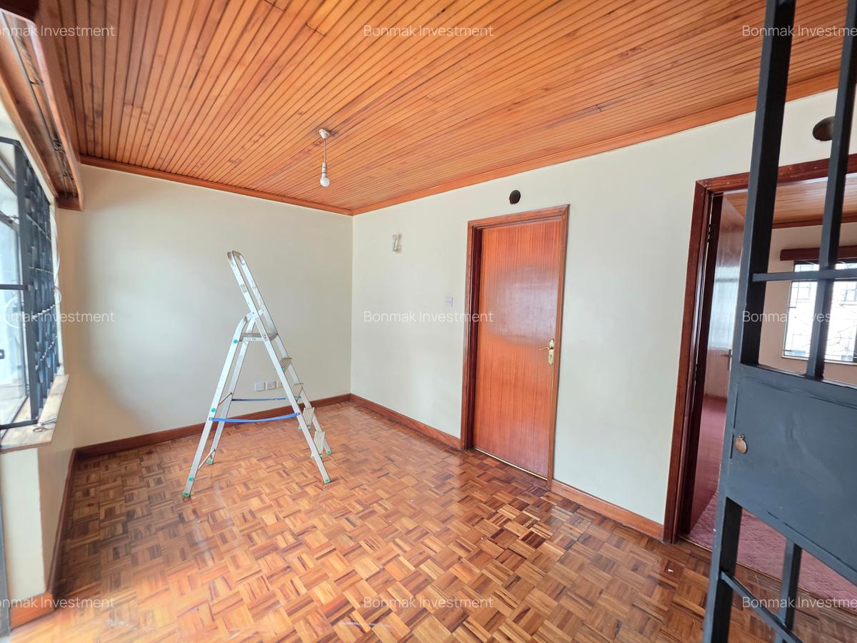 4 Bed Townhouse with En Suite at Valley Arcade - 11