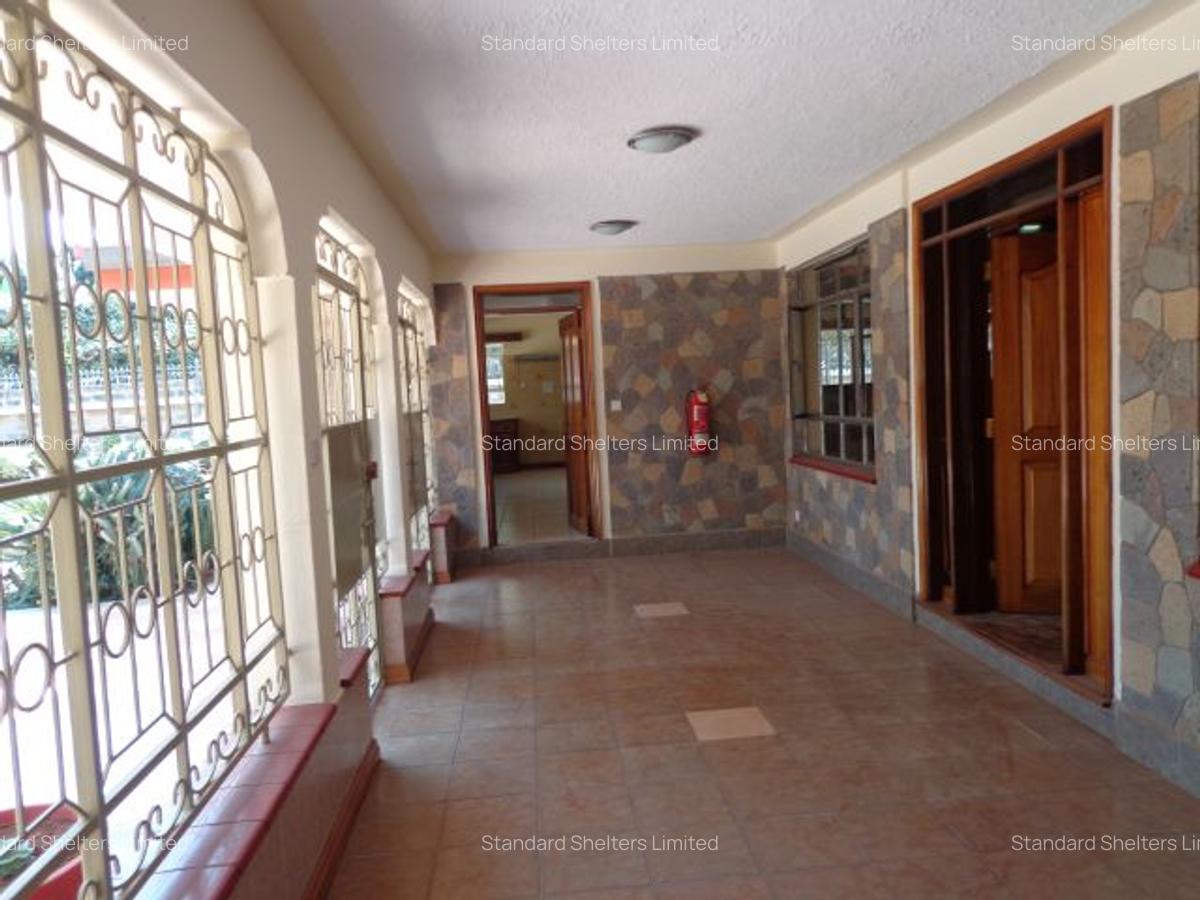 6 Bed House with En Suite in Nyari - 10