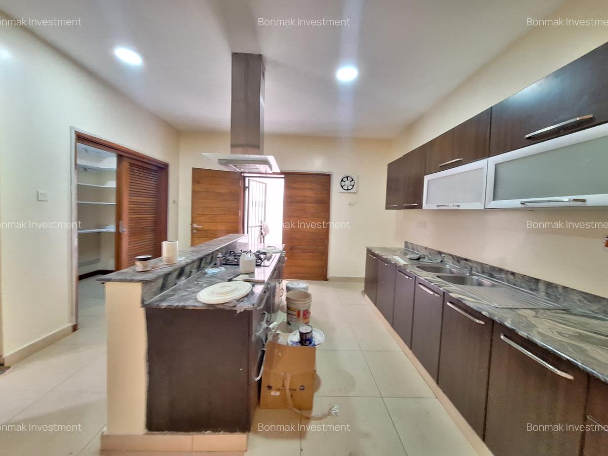 5 Bed Townhouse with En Suite at Lavington Green - 6