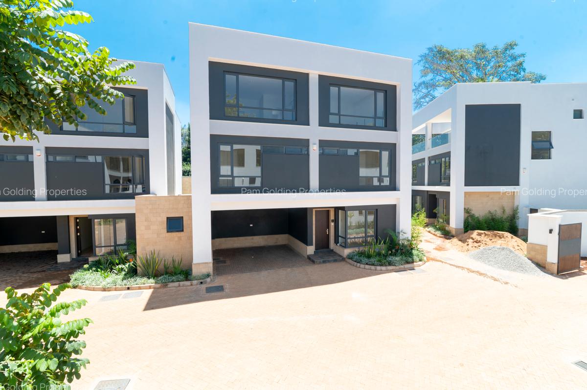 5 Bed Townhouse with En Suite at Westlands - 1