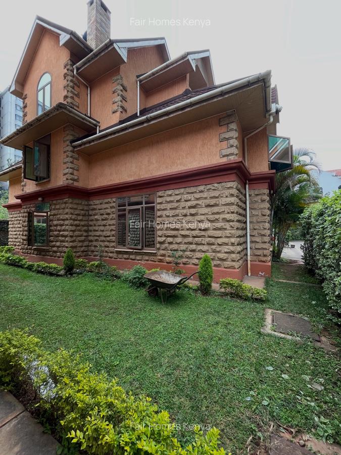5 Bed Townhouse with En Suite at Othaya Road - 1
