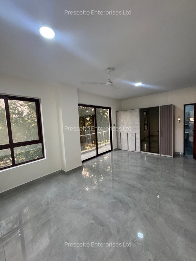 3 Bed Apartment with En Suite at Off Links Road - 17