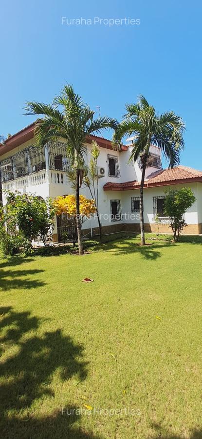 4 Bed House with En Suite in Nyali Area - 1