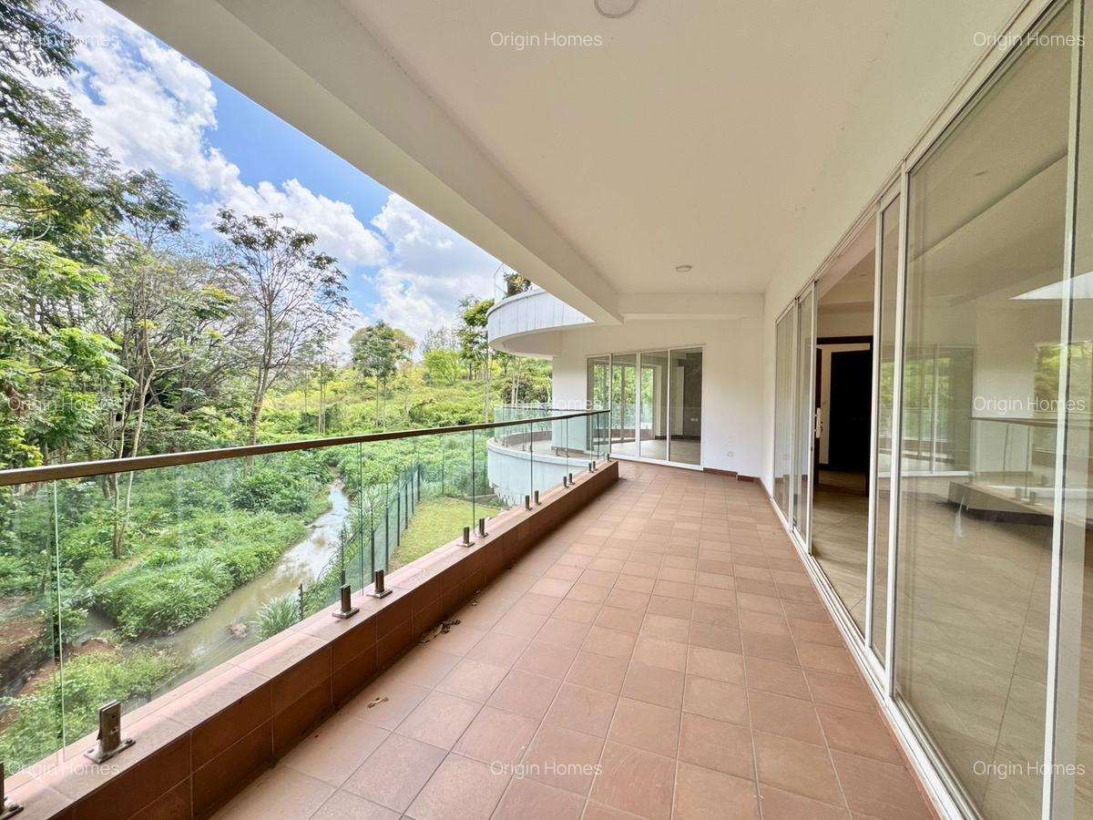 4 Bed Apartment with En Suite at Parklands - 1