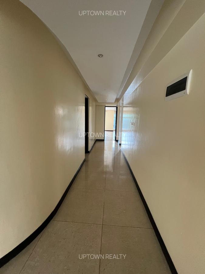 3 Bed Apartment with En Suite at Riverside - 11