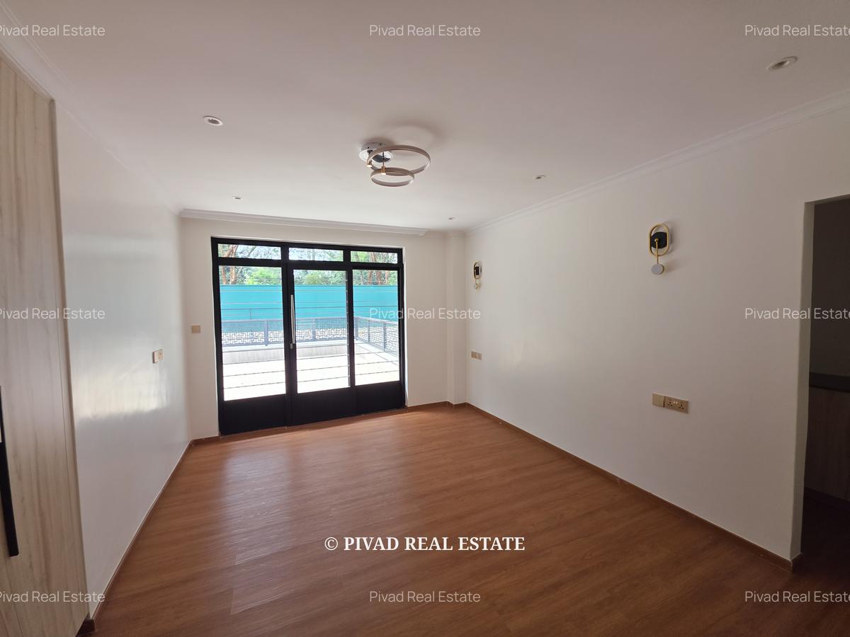 6 Bed House with Garden in Runda - 11