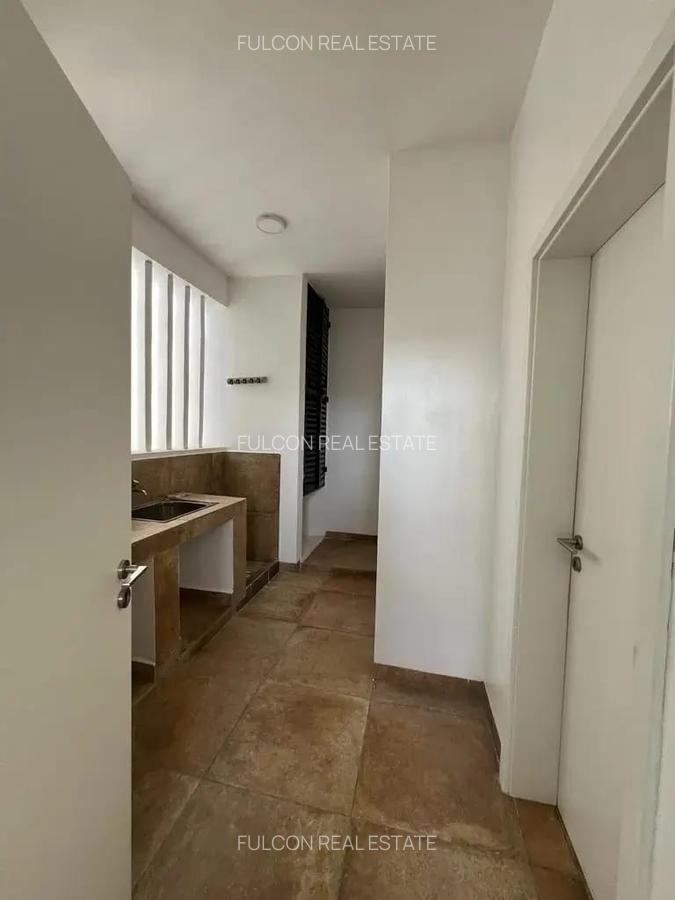 4 Bed Apartment with En Suite in Riverside - 5