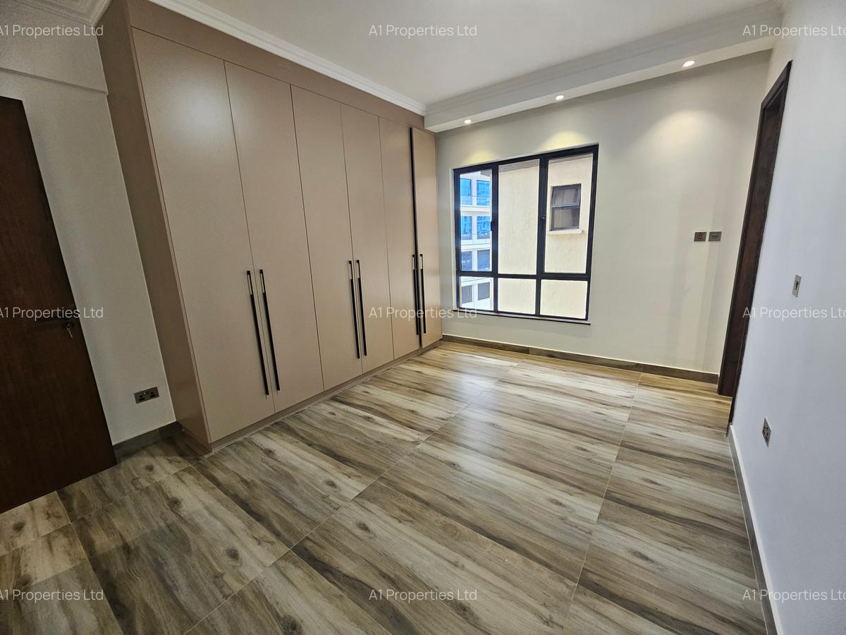 2 Bed Apartment with En Suite in Brookside - 11