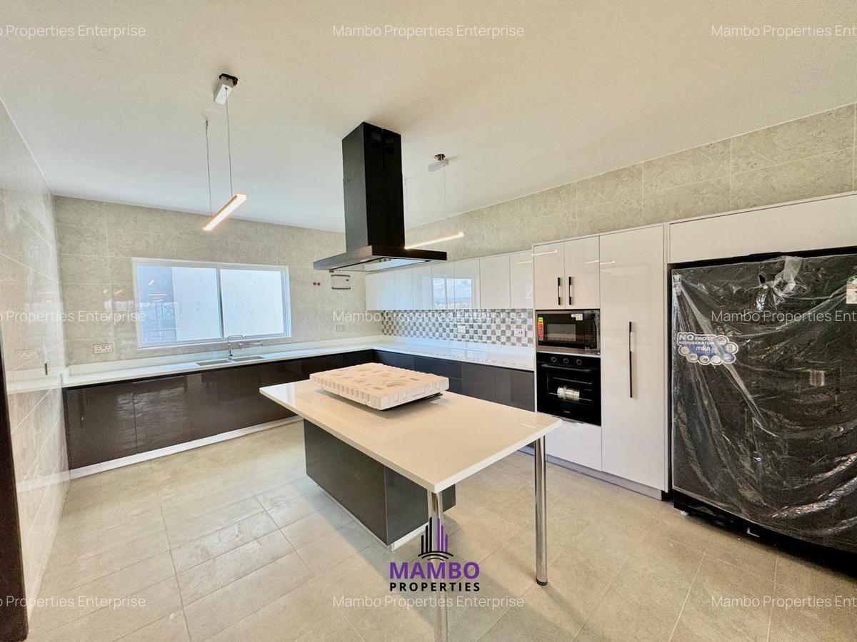 3 Bed Apartment with En Suite at Riverside Dr - 6