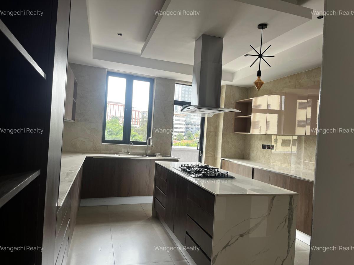 4 Bed Apartment with En Suite at Riverside Drive - 5
