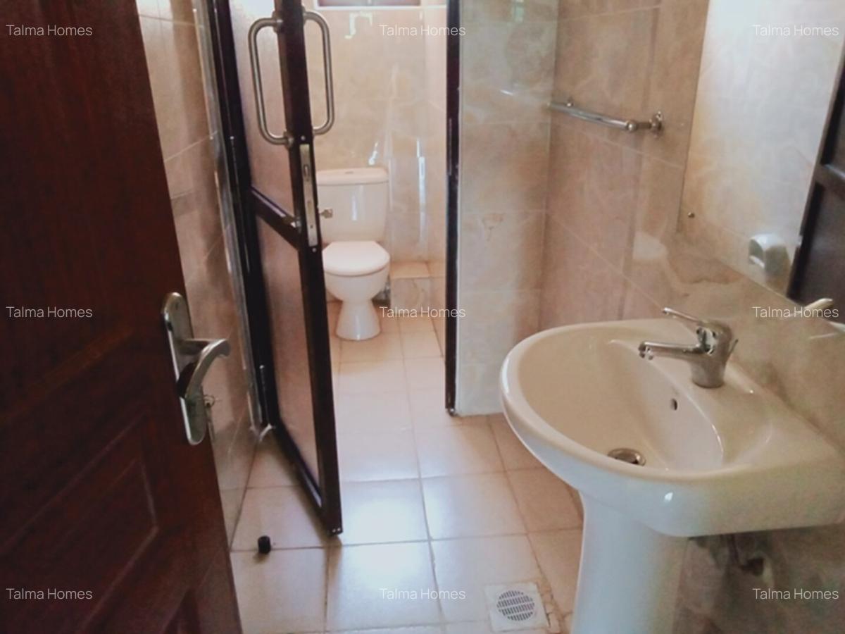 4 Bed Apartment with En Suite at Facing Statehouse - 16