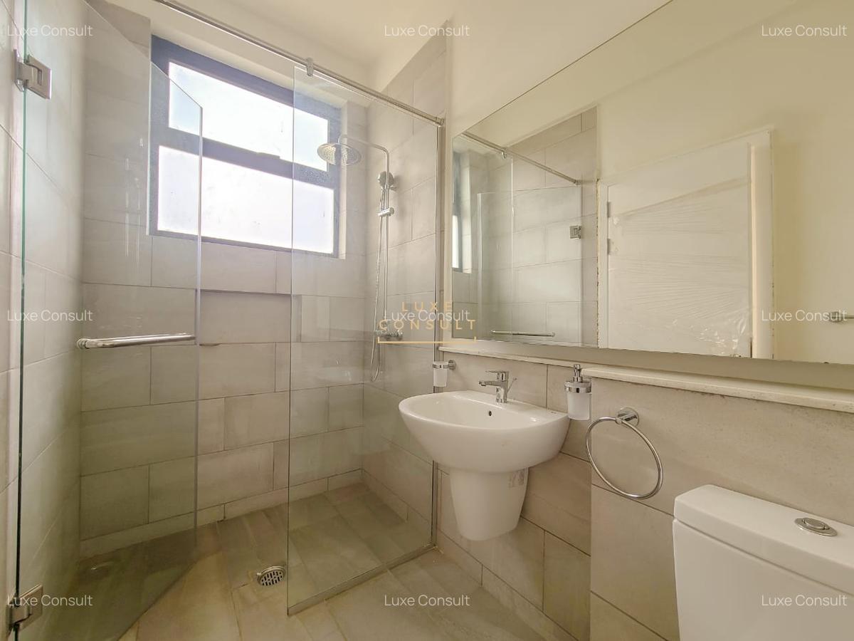 3 Bed Apartment with En Suite in Riverside - 7