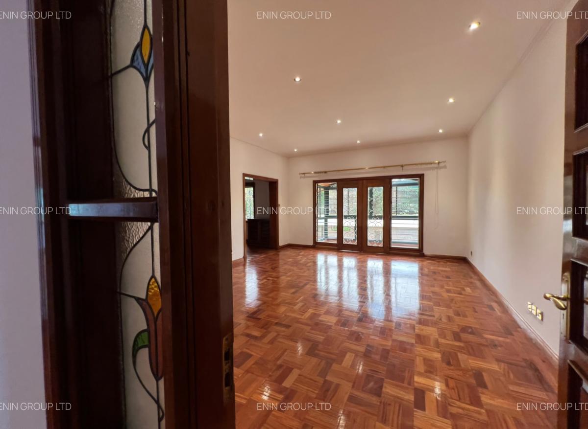 8 Bed House with En Suite at Spring Valley Rd - 5