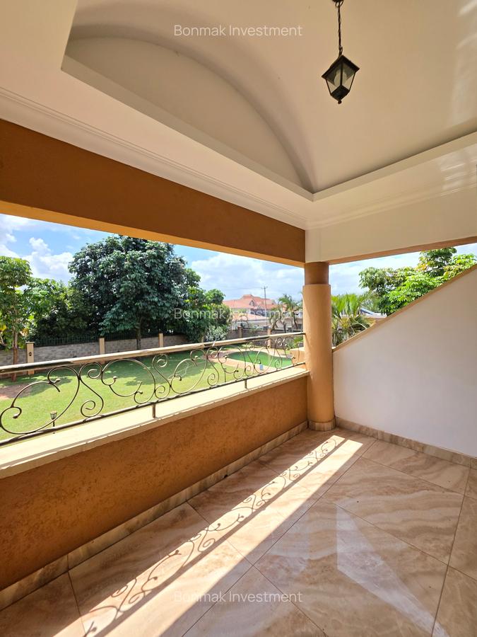 5 Bed House with En Suite at Old Runda - 14