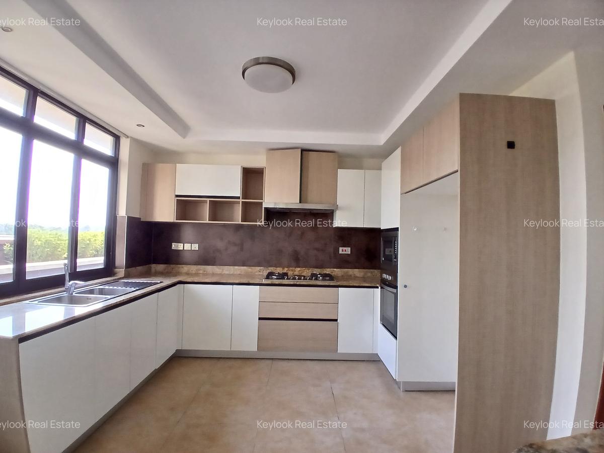 3 Bed Apartment with En Suite in Riverside - 12