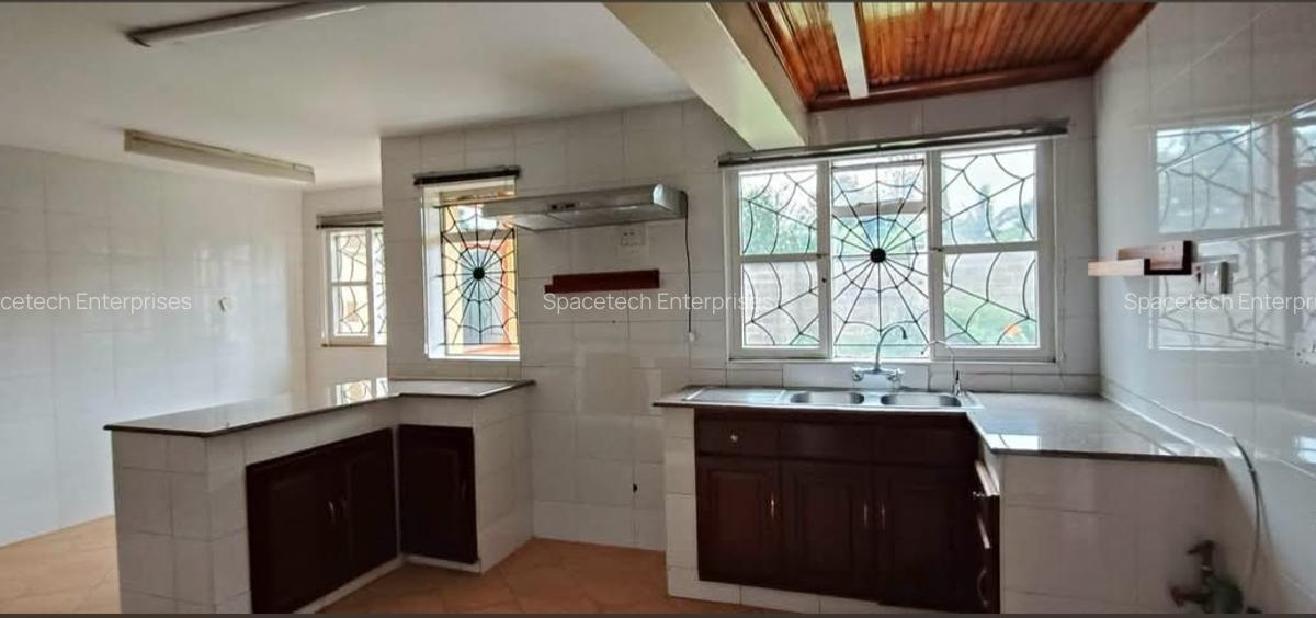 5 Bed House with Staff Quarters in Nyari - 19