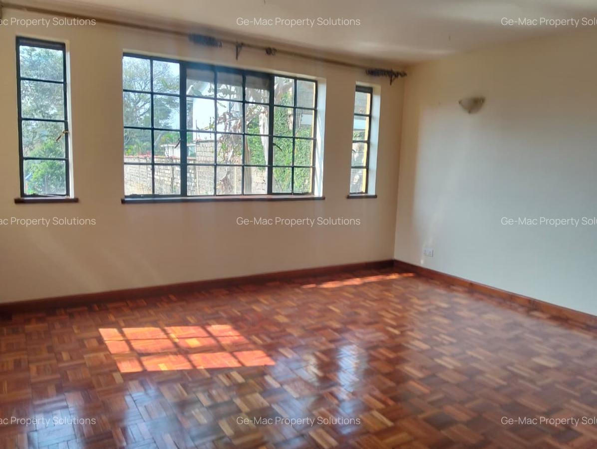 5 Bed House with En Suite in Lavington - 7