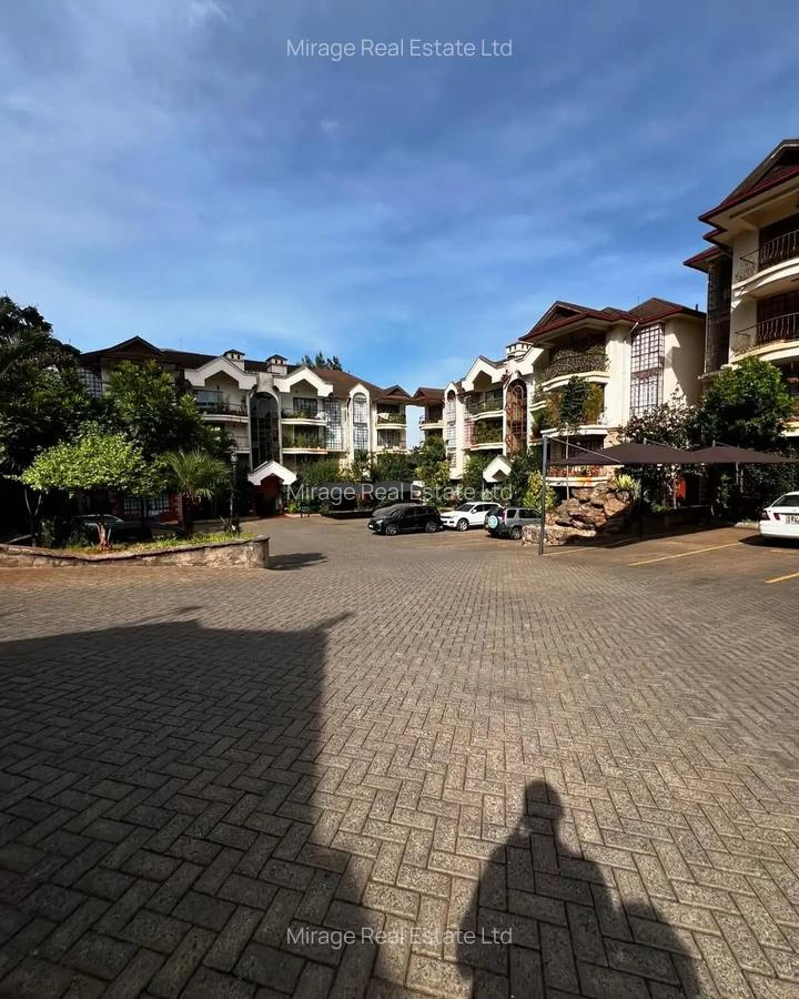 3 Bed Apartment with Swimming Pool in Riverside - 20