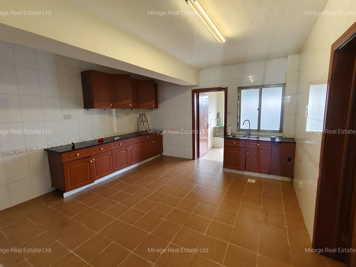4 Bed Apartment with En Suite in Lavington - 10