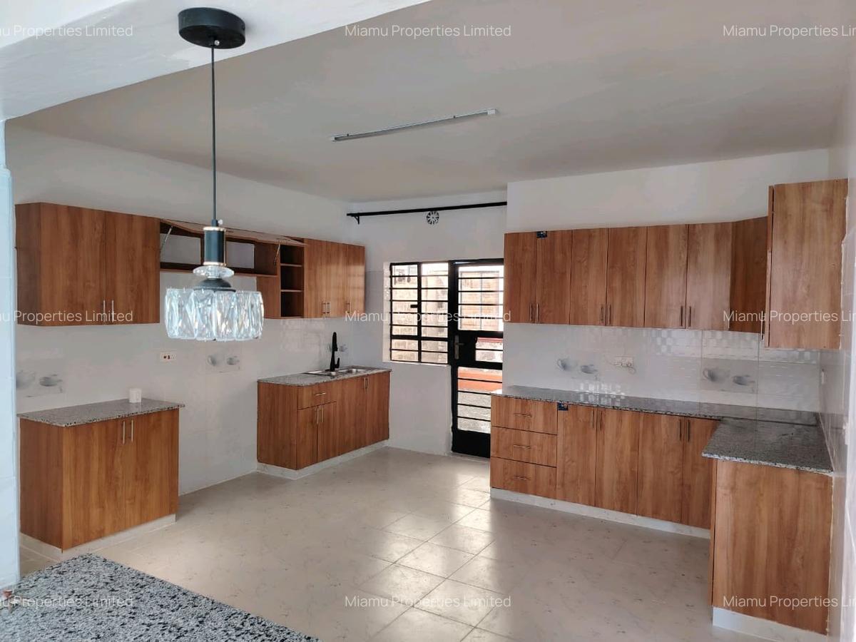 3 Bed House with En Suite at Acacia - 4