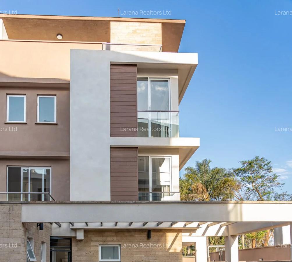 4 Bed Townhouse with En Suite at Kabarsiran Ave - 2