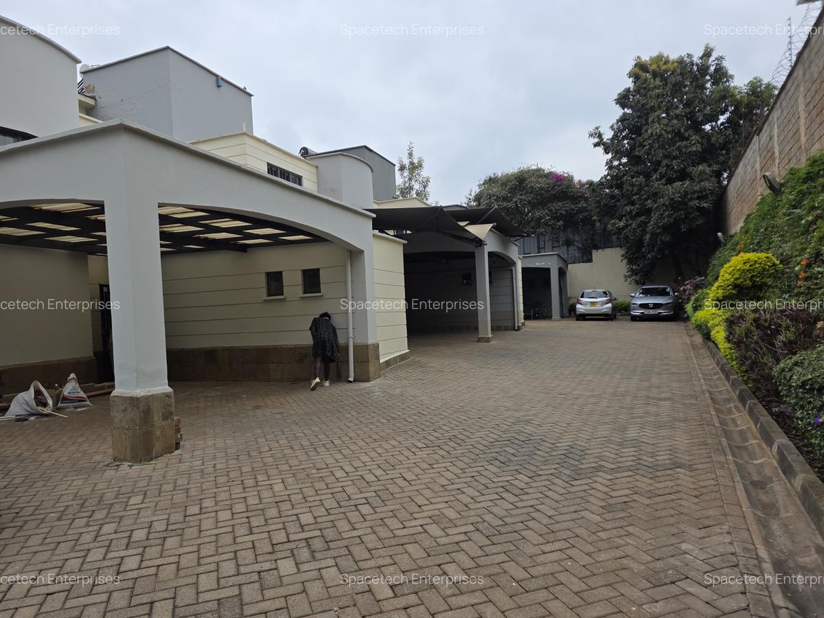 5 Bed Townhouse with En Suite in Spring Valley - 1