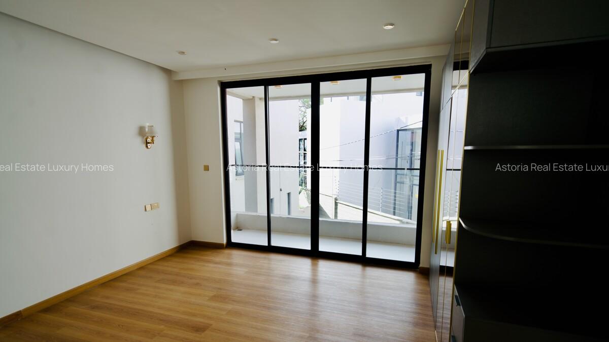 5 Bed Villa with En Suite at 2026-386 5 Bed - 18