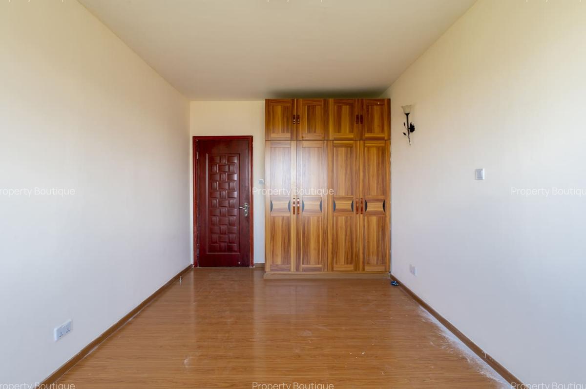 3 Bed Apartment with En Suite in Lavington - 8