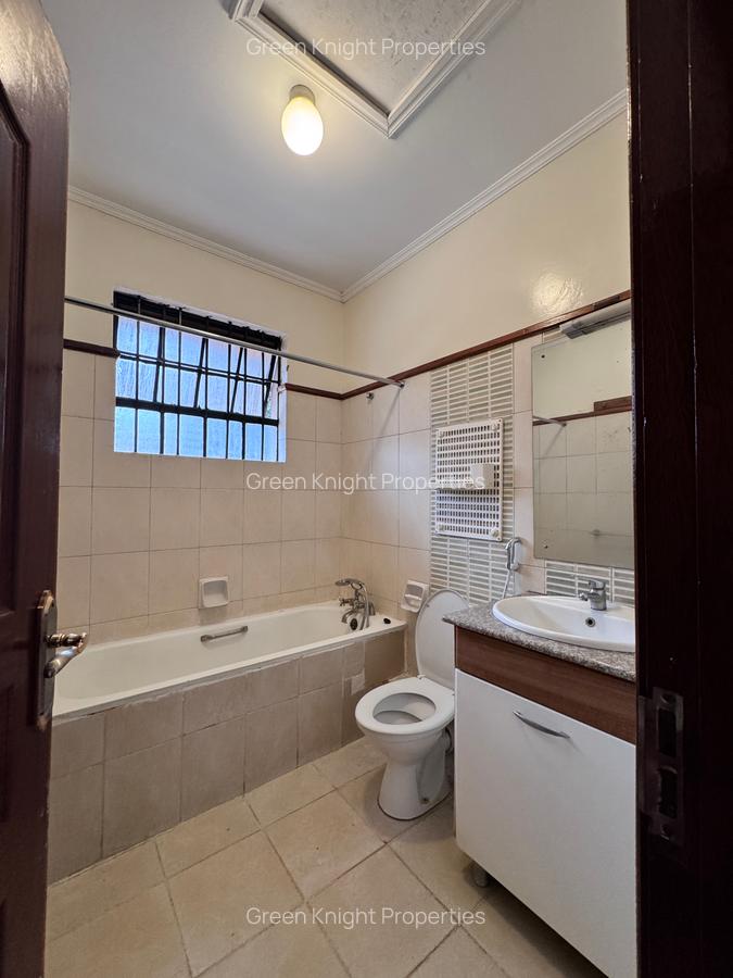 5 Bed Townhouse with En Suite in General Mathenge - 7