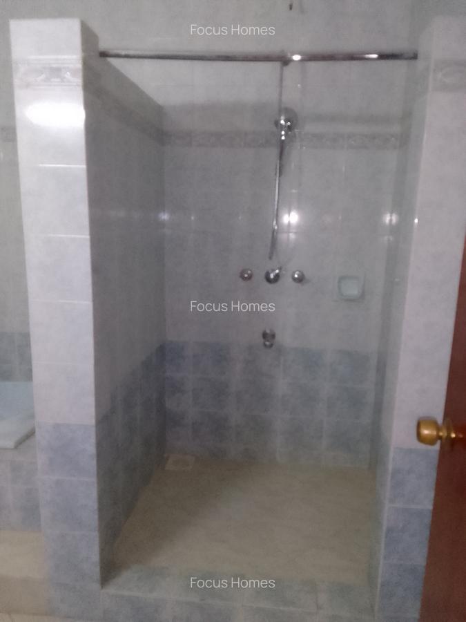 5 Bed Townhouse with En Suite in Riverside - 8