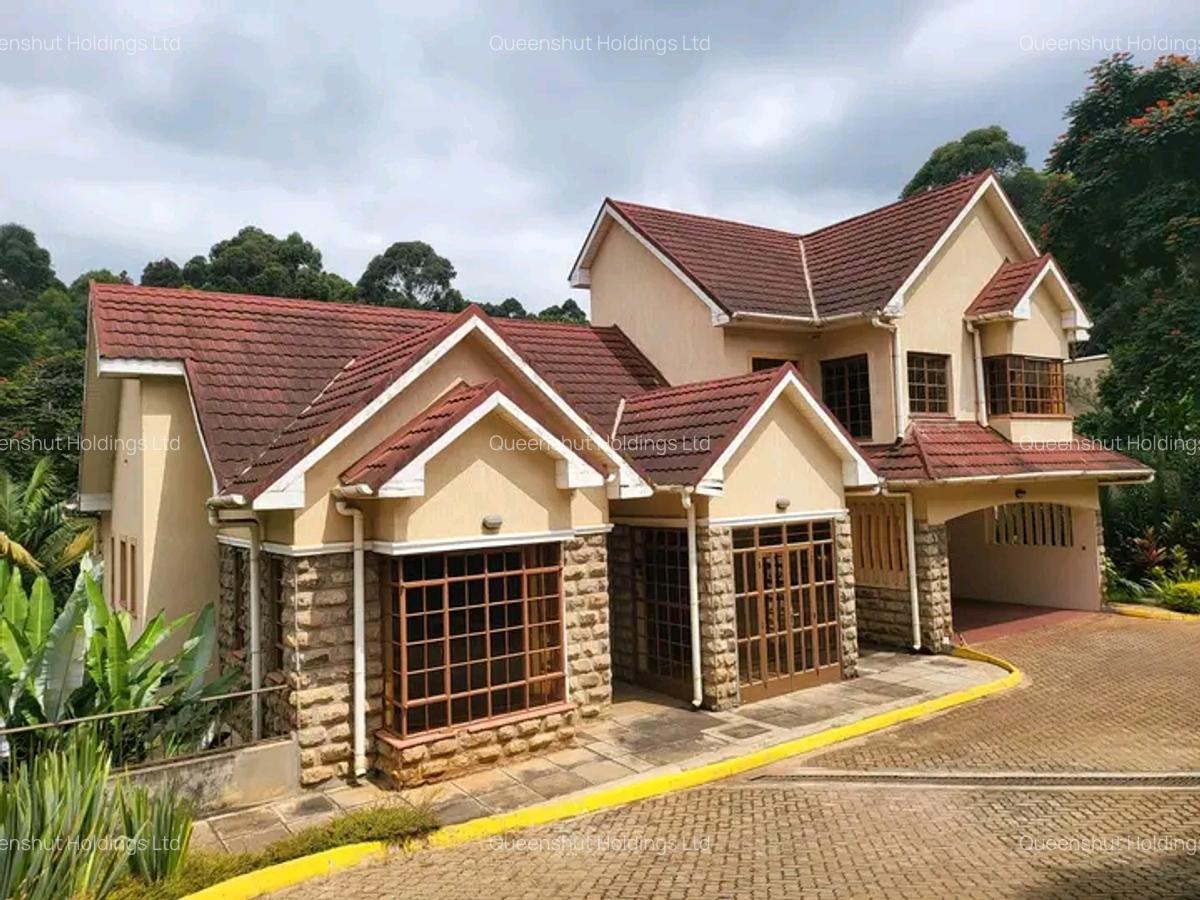 4 Bed House with En Suite in Rosslyn - 1