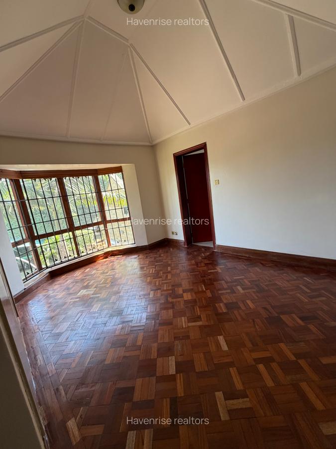5 Bed Villa with Swimming Pool in Runda - 15