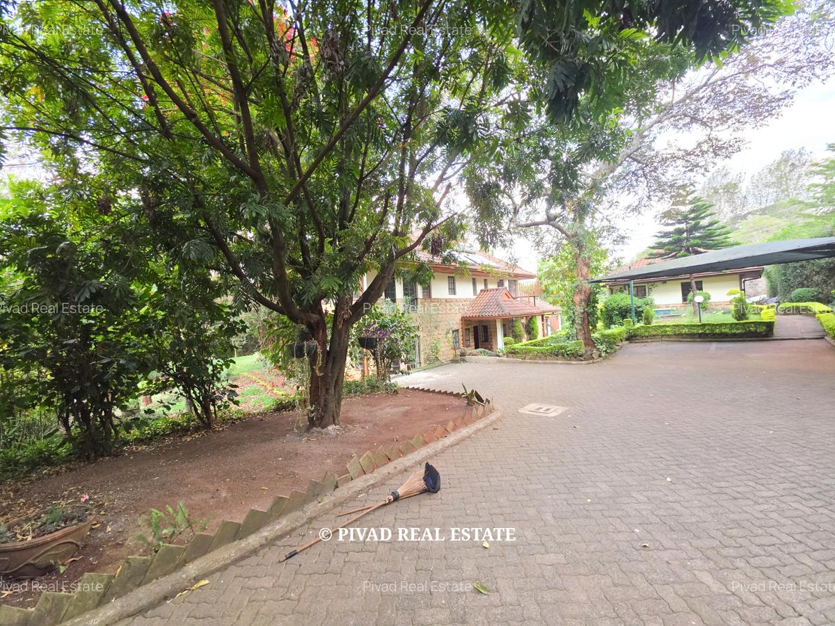 5 Bed House with Swimming Pool in Rosslyn - 11