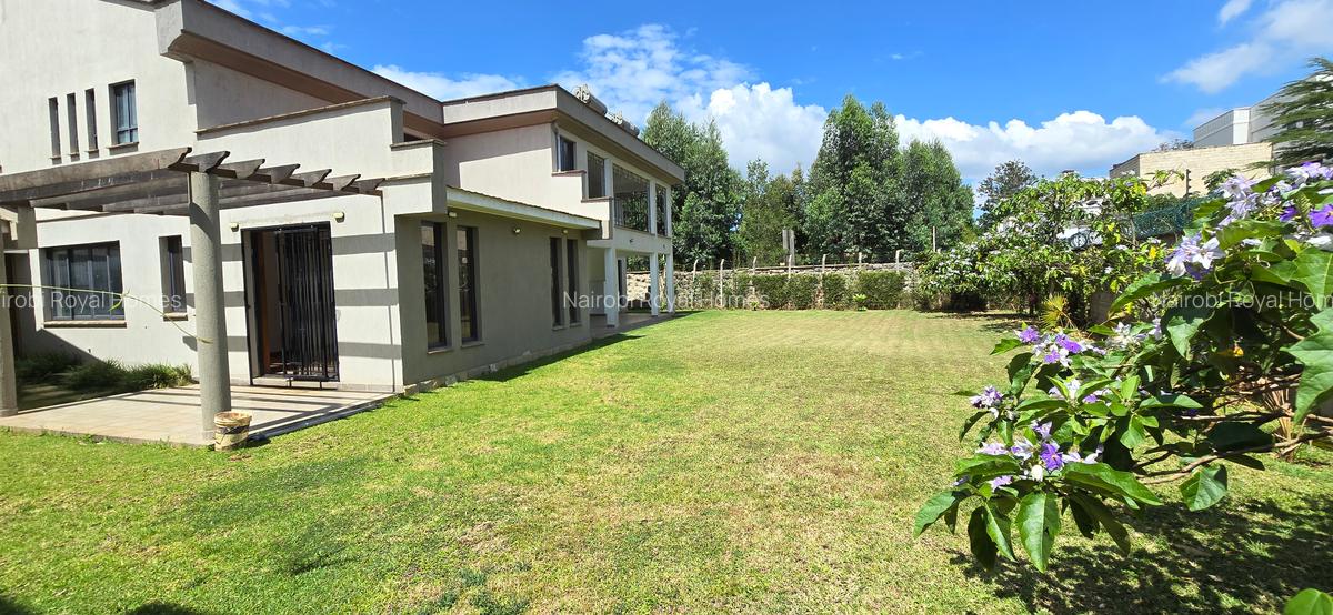 6 Bed Townhouse with En Suite at Lavington Green - 4