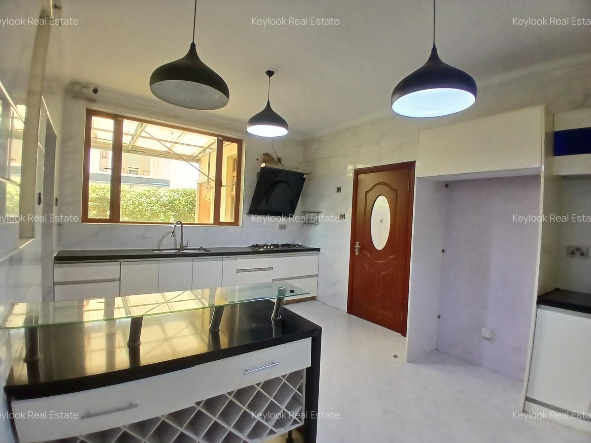 5 Bed Townhouse with En Suite at Lavington Green - 19
