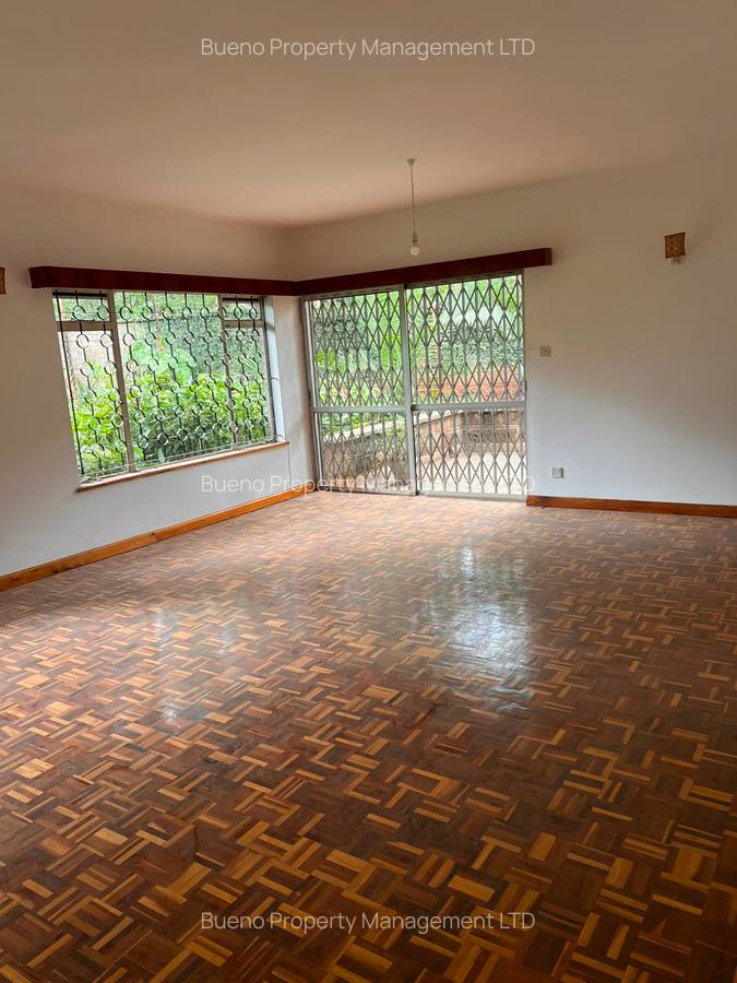 4 Bed Townhouse with Garden in Lavington - 2
