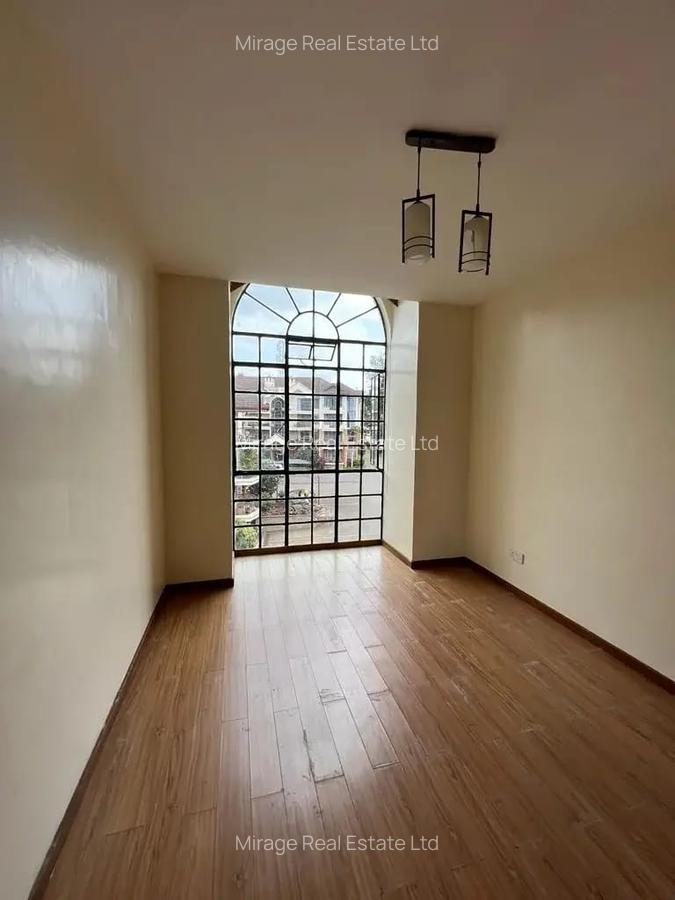 3 Bed Apartment with Swimming Pool in Riverside - 14