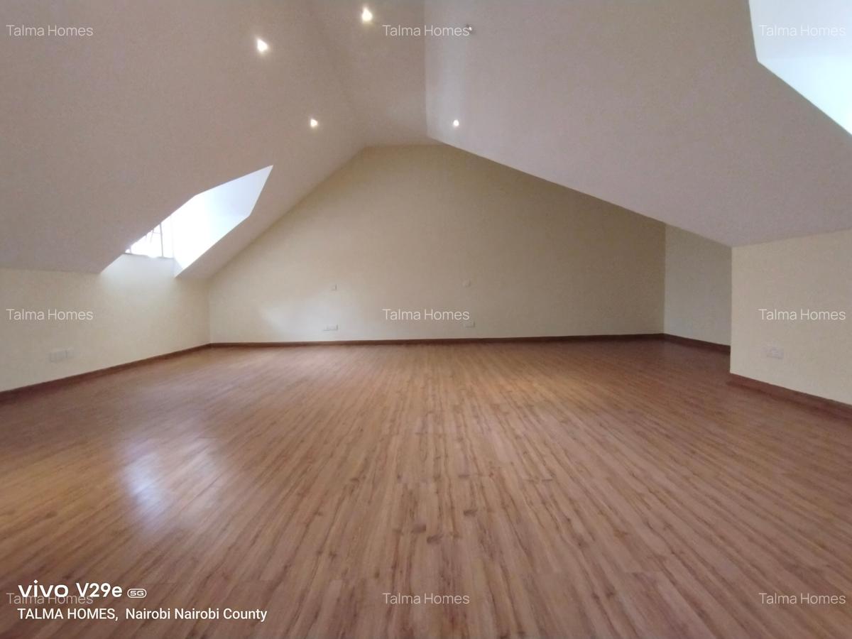 5 Bed Townhouse with En Suite at Off Convent Drive - 6