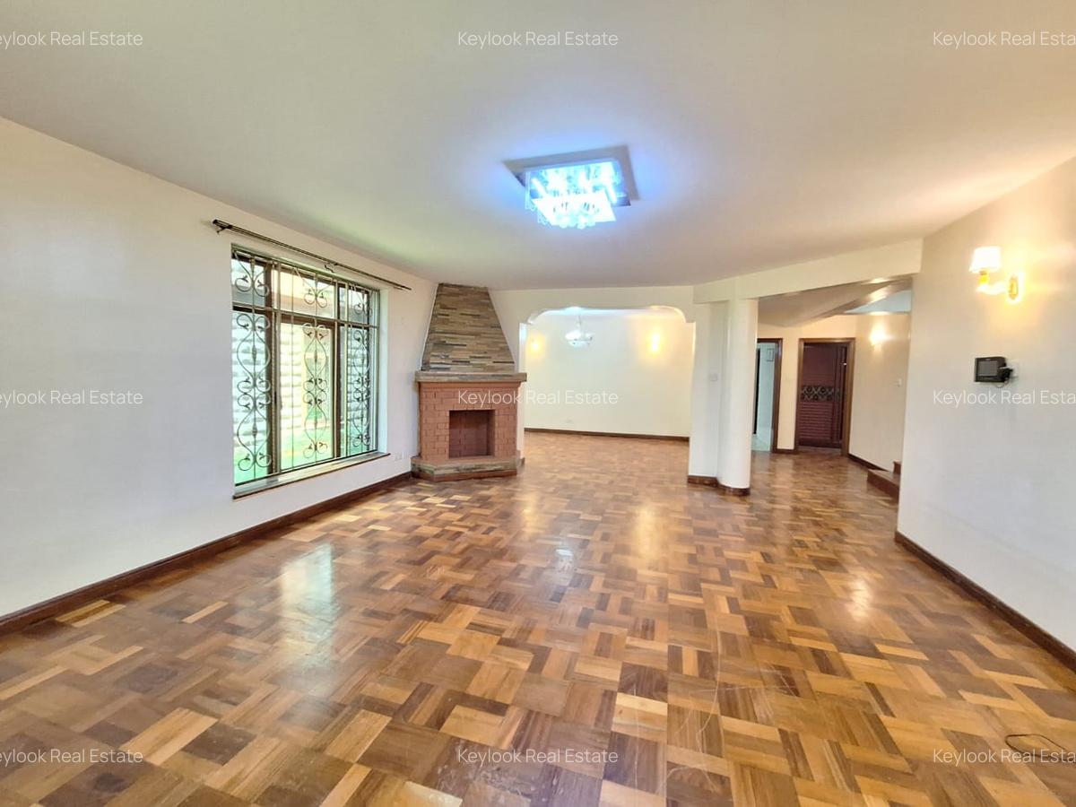5 Bed Townhouse with En Suite at Lavington - 6