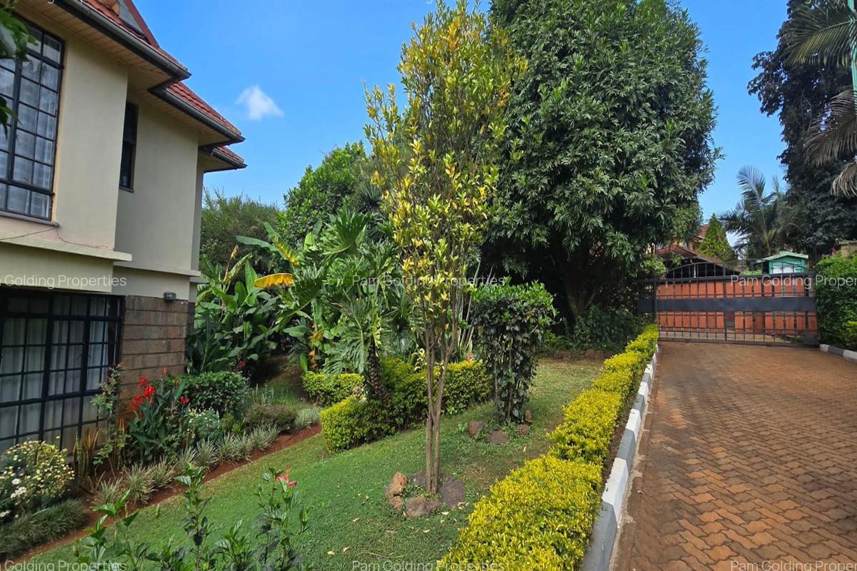 4 Bed House with En Suite in Runda - 2